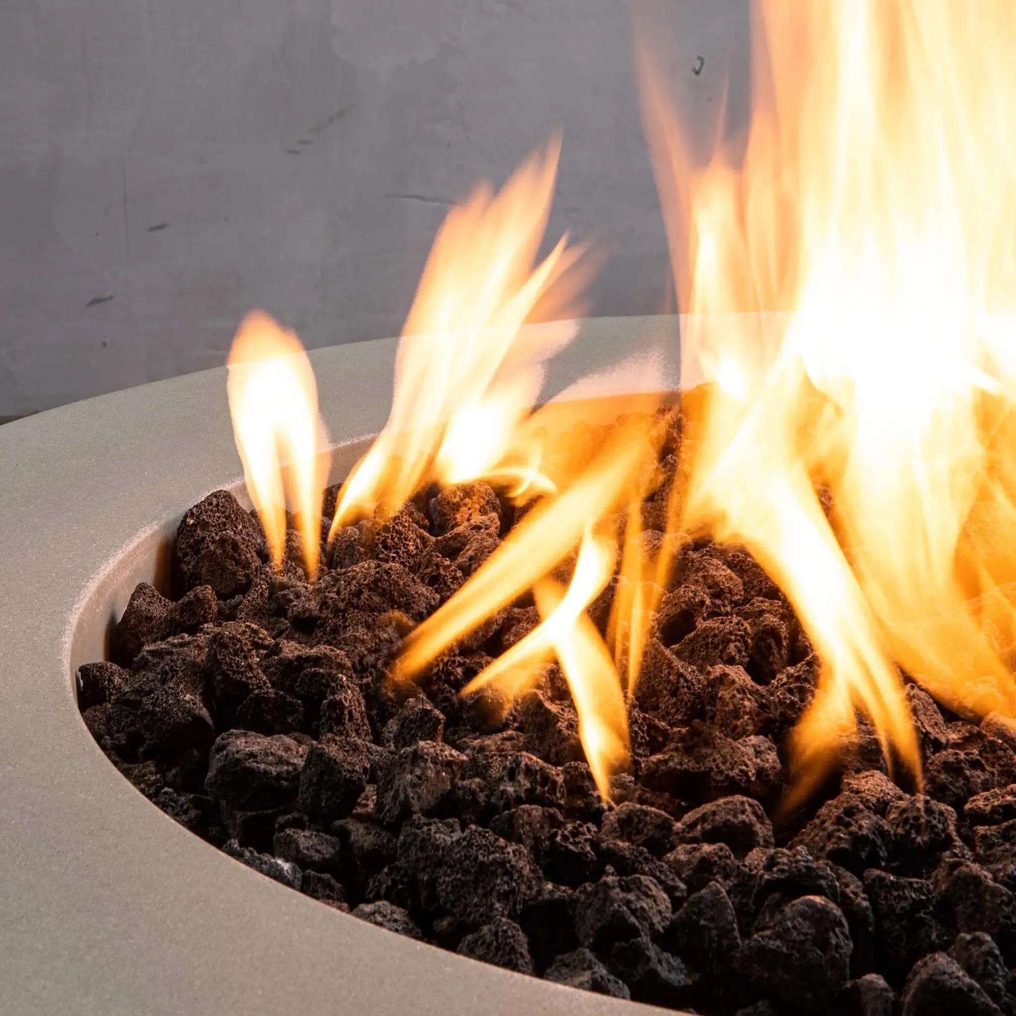 Gravity 36" W Beige Round Concrete CSA Electronic Ignition On/Off Natural Gas Fire Pit - SD-FP-GRAV-3616-BEIG-ELECCSAOO-NG by Starfire Designs