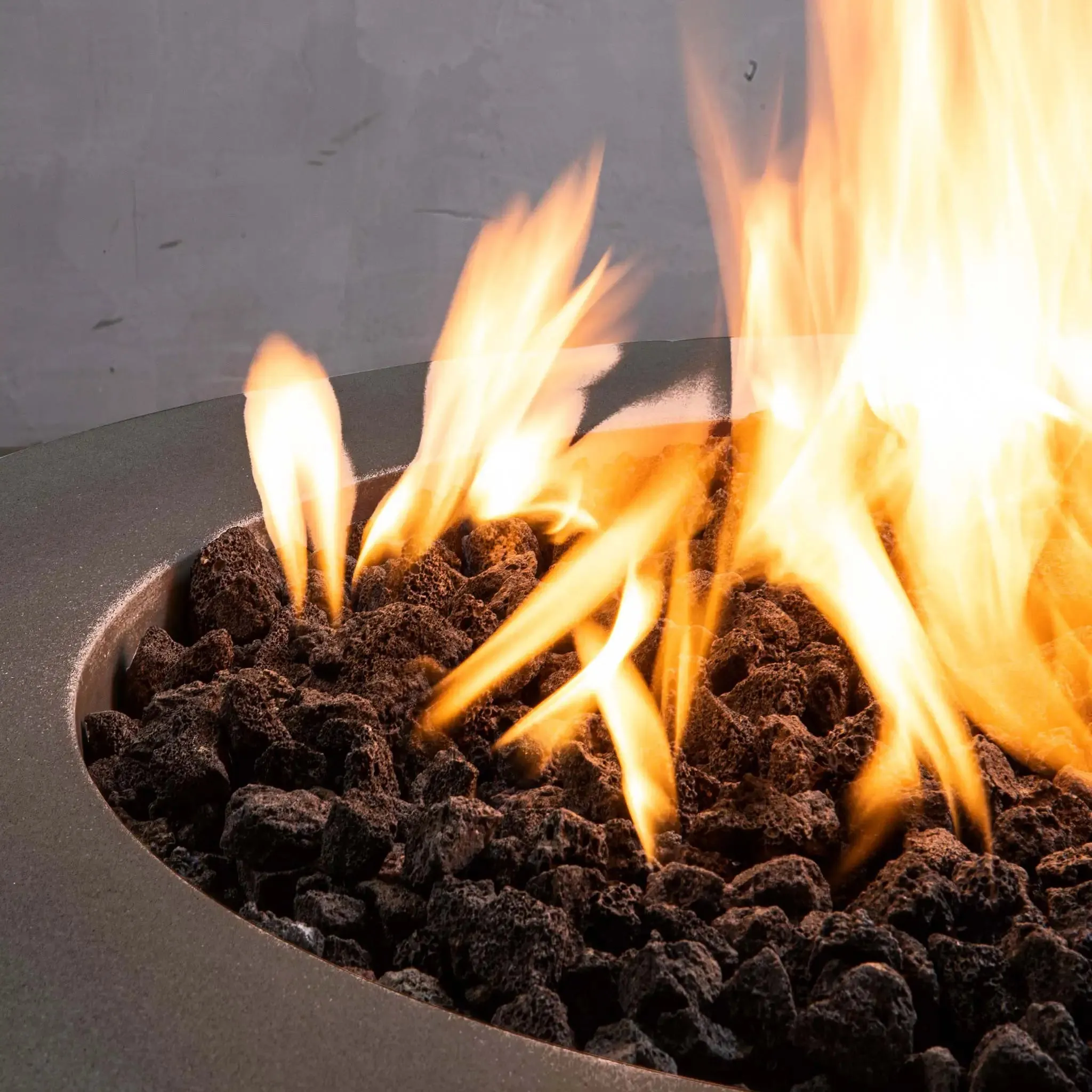 Gravity 36" W Brown Round Concrete CSA Electronic Ignition On/Off Natural Gas Fire Pit - SD-FP-GRAV-3616-BRN-ELECCSAOO-NG by Starfire Designs