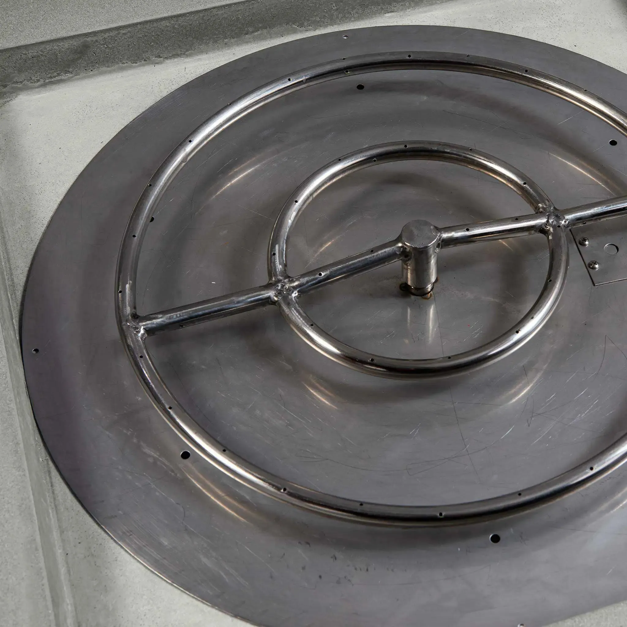 Gravity 36" W Natural Gray Square Concrete CSA Electronic Ignition On/Off Propane Gas Fire Pit - SD-FP-GRAV-363616-NATG-ELECCSAOO-LP by Starfire Designs