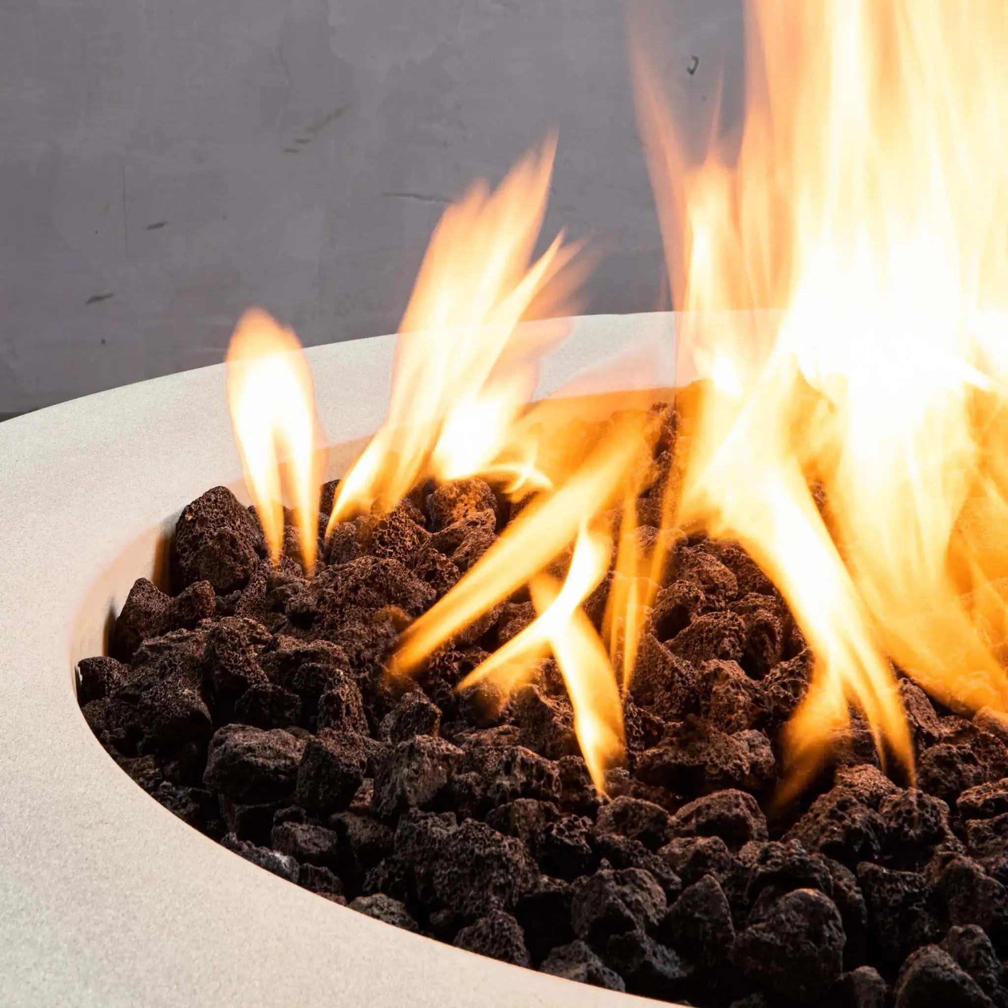 Gravity 36" W White Round Concrete CSA Electronic Ignition High/Low Natural Gas Fire Pit - SD-FP-GRAV-3616-WHT-ELECCSAHL-NG by Starfire Designs
