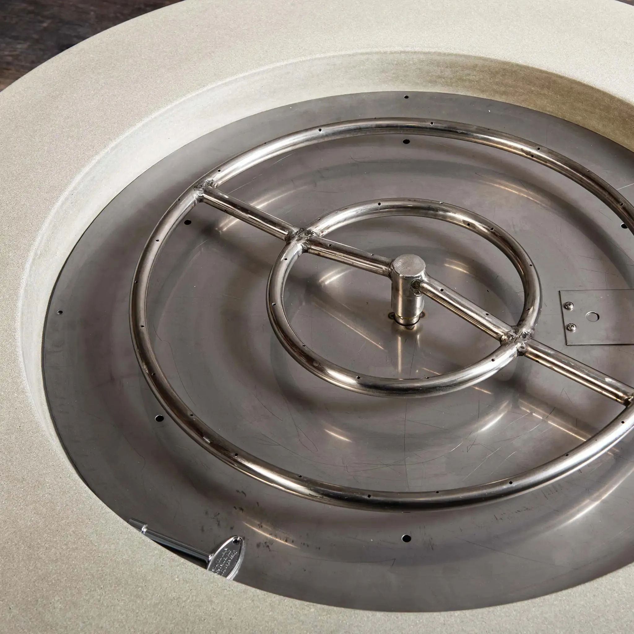 Gravity 36" W White Round Concrete CSA Electronic Ignition On/Off Natural Gas Fire Pit - SD-FP-GRAV-3616-WHT-ELECCSAOO-NG by Starfire Designs