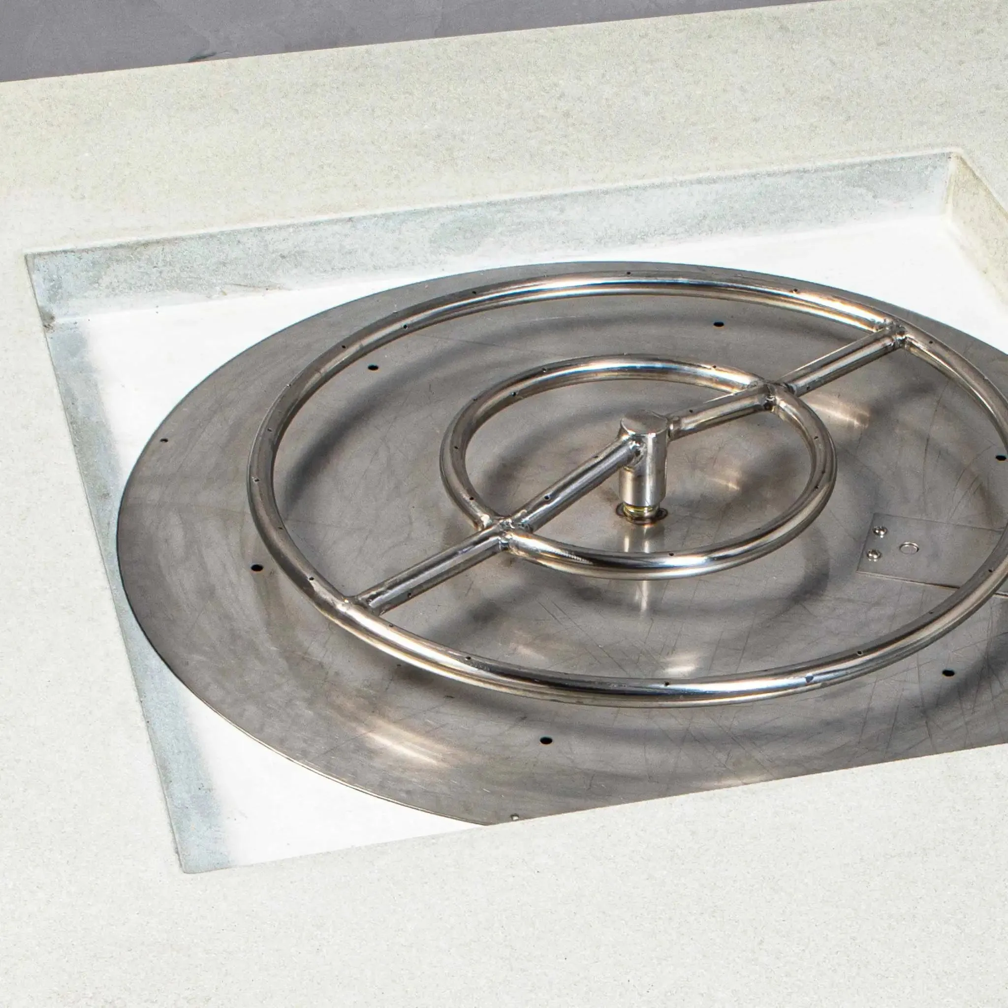 Gravity - Rustic 36" W White Square Concrete PowerGlow Electronic Ignition Natural Gas Fire Pit - SD-FP-TRAV-363616-WHT-POWERGLOW-NG by Starfire Designs